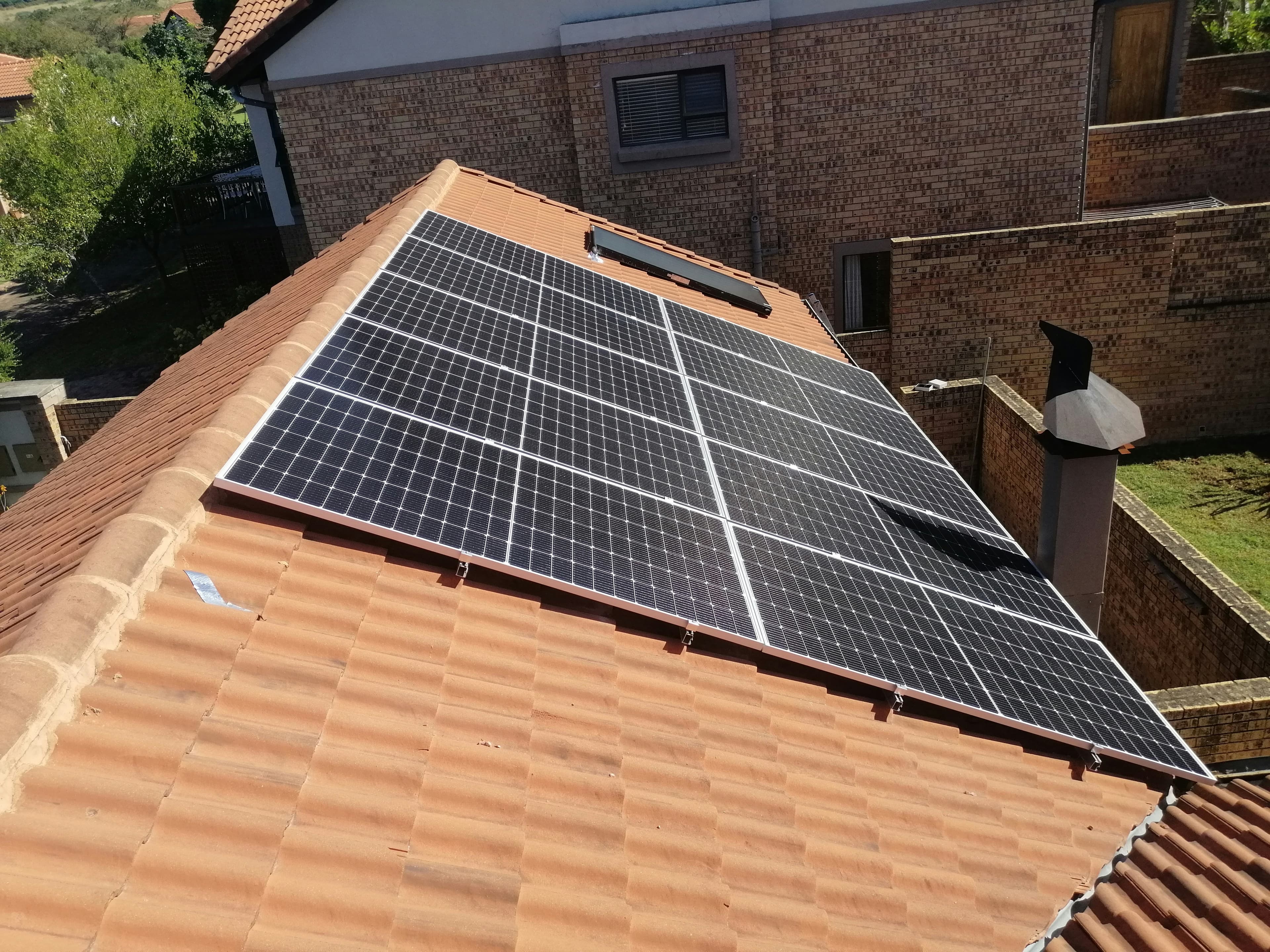 Instalación fotovoltaica en cubierta residencial